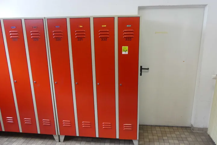 Metallspind mit 4 Abteilen Maße in cm ca. 120 x 150 x 185